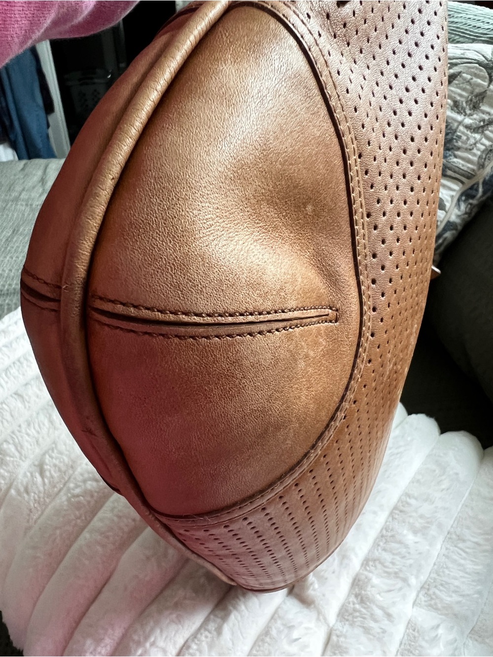 Vintage Coach 9218 Legacy Perforated Hobo in British Tan/Camel - Picture 3 of 15
